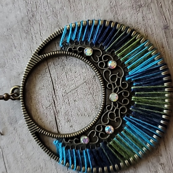 Stretched Thread Dangle Earrings - Picture 2 of 6